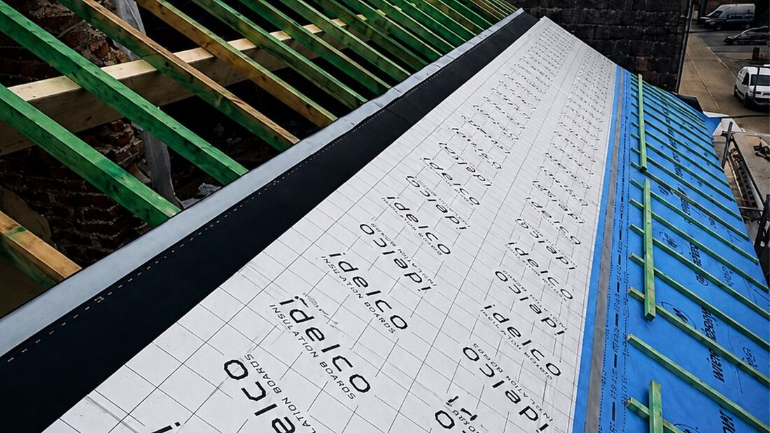 Sarking: idelco isolatieplaten op de kepers door Pierre Constructions